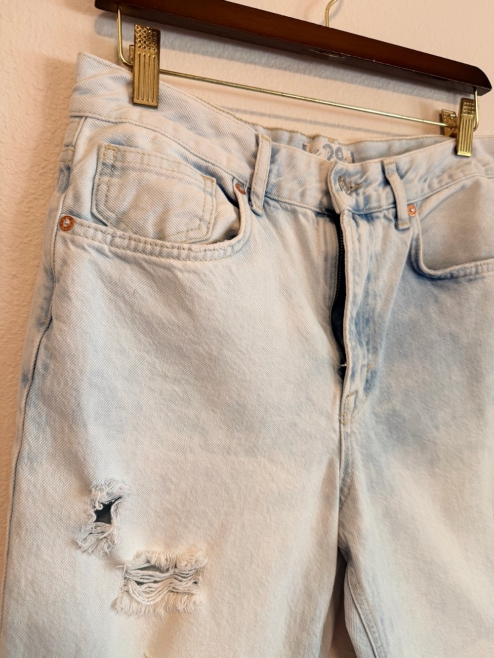We The Free distressed straight leg jeans, ultralight wash, 100% Cotton, size 28 - Picture 9 of 14